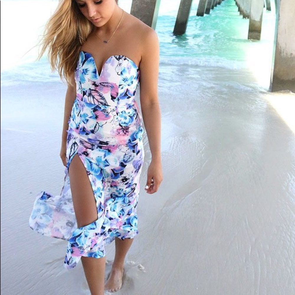 Floral summer maxi dress from Amazing Lace. Size S